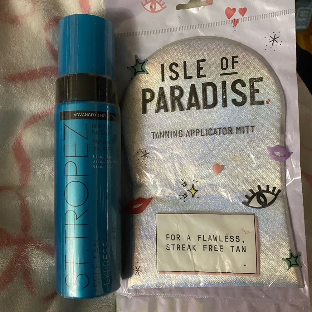 St Tropez Advanced Tanning Mousse & Isle of Paradise Tanning Mitt